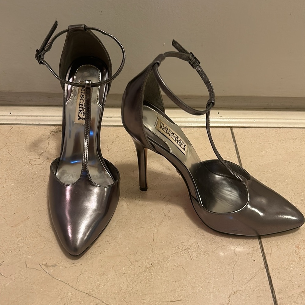 Badgley Mischka silver pumps